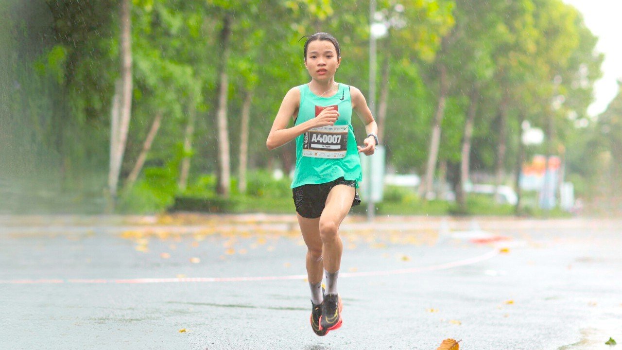 lê thị tuyết lập kỷ lục tại giải Vietcombank Mekong Delta Marathon 2023