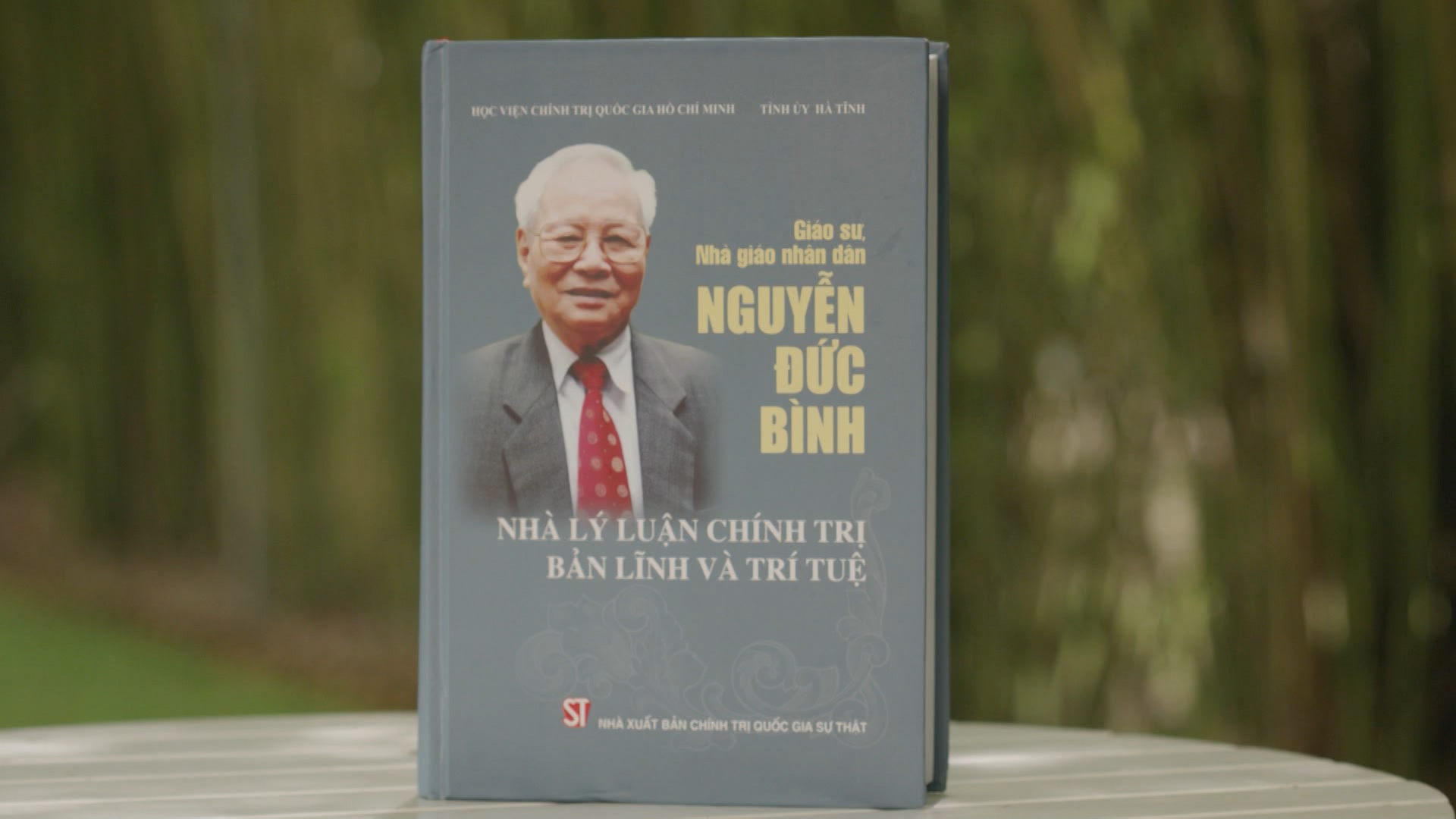 Giáo sư, nhà giáo nhân dân Nguyễn Đức Bình