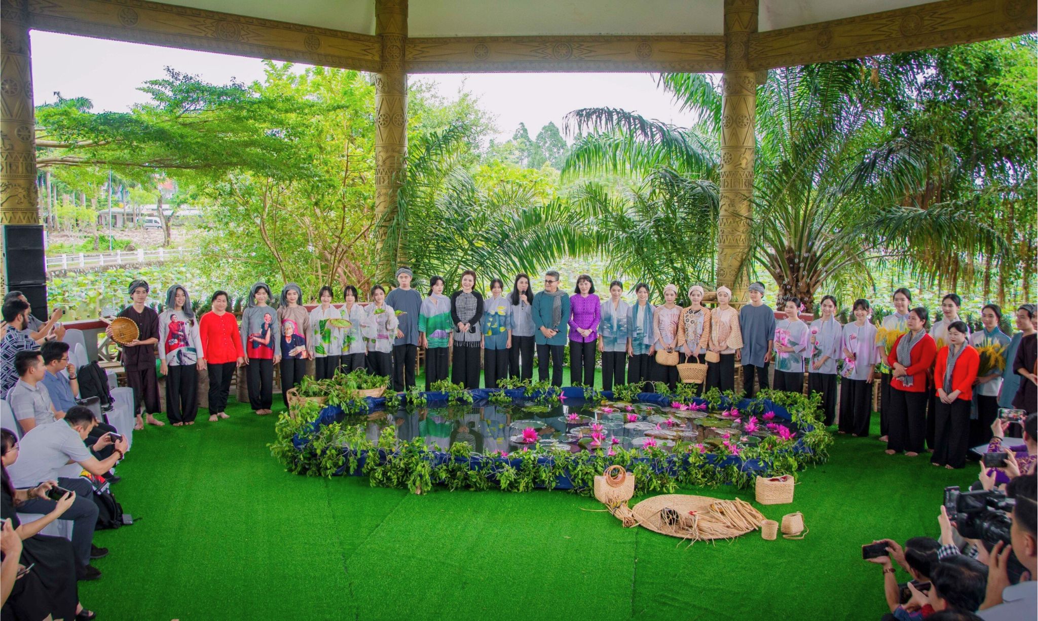 Festival áo bà ba Hậu Giang 