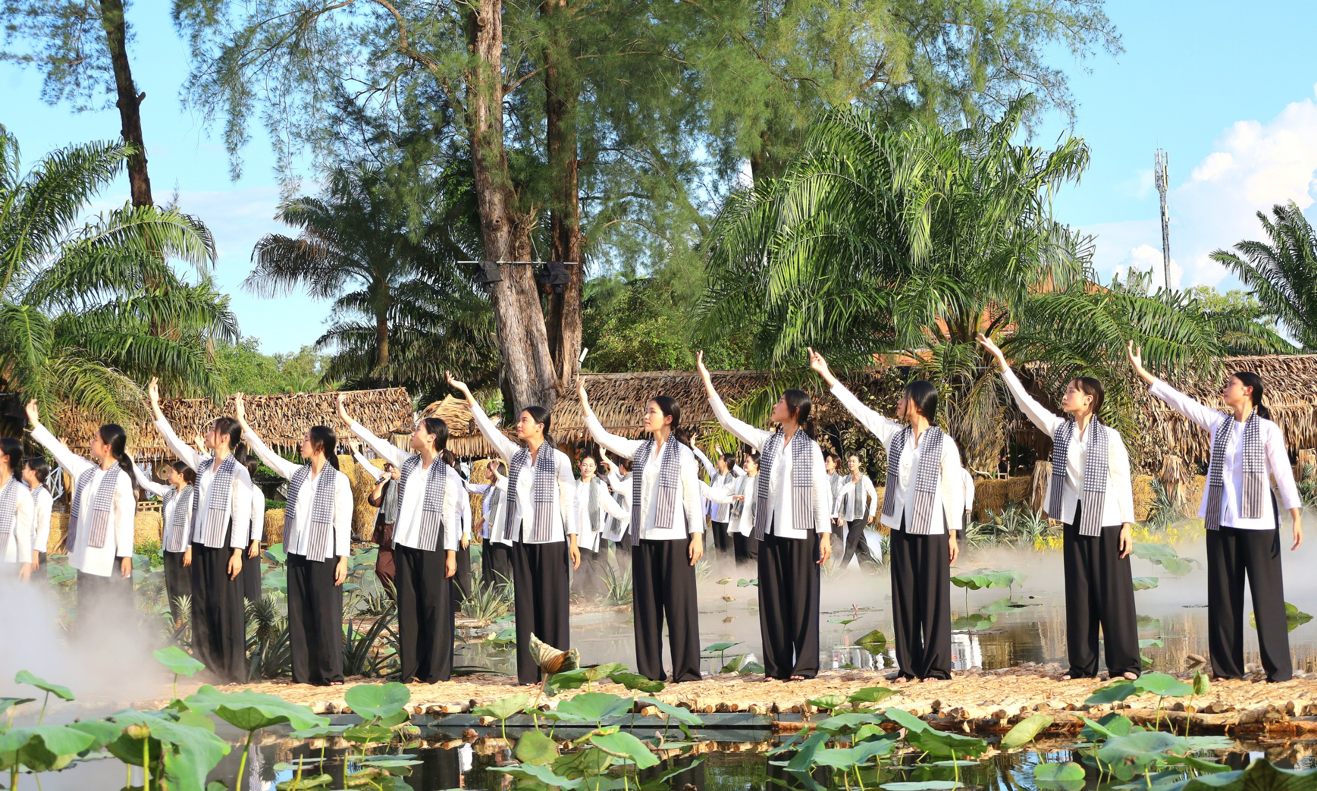 Festival áo bà ba Sự kiện là cơ hội để quảng bá chiếc áo truyền thống đến xa hơn với bạn bè quốc tế và quảng bá du lịch của tỉnh