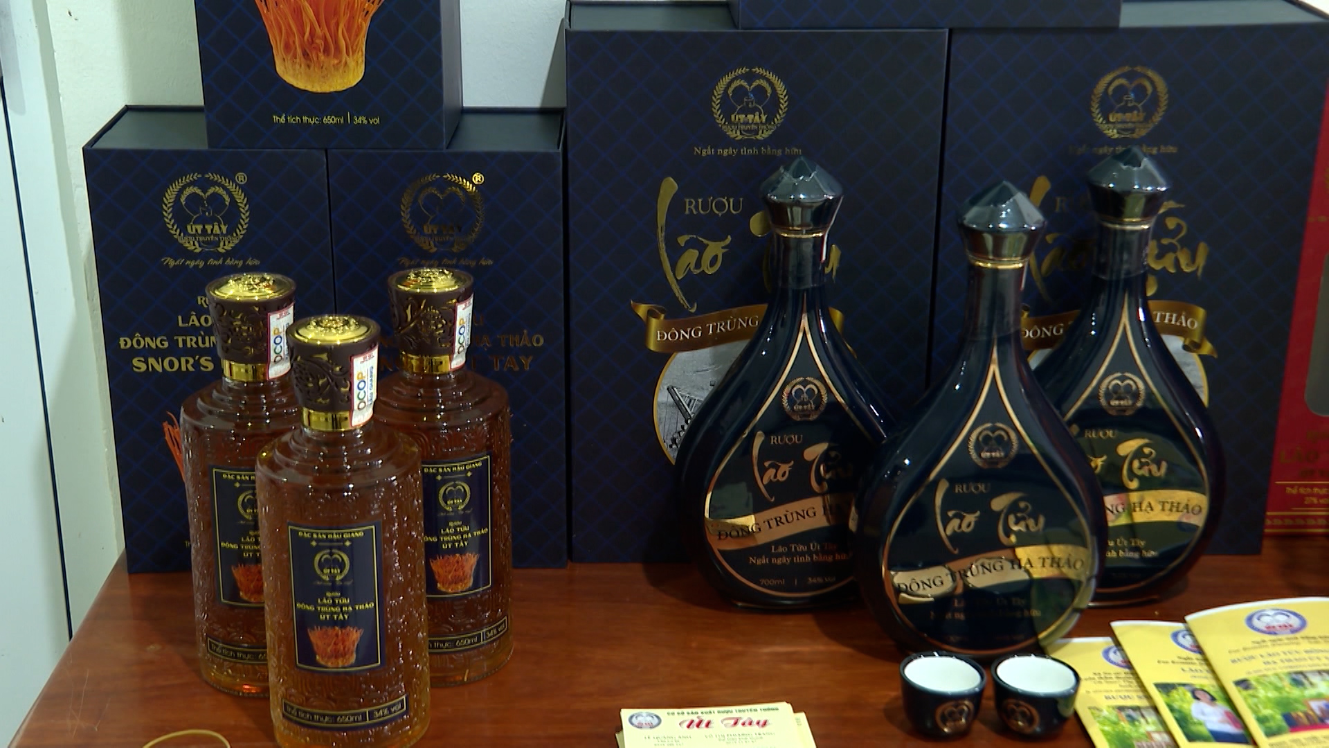 Sản phẩm Snor’s wine của Cơ sở sản xuất rượu truyền thống út Tây