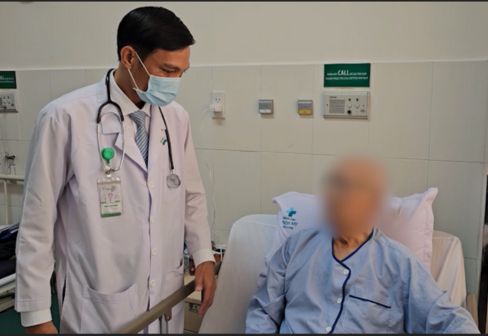 cụ ông bị sỏi bàng quang